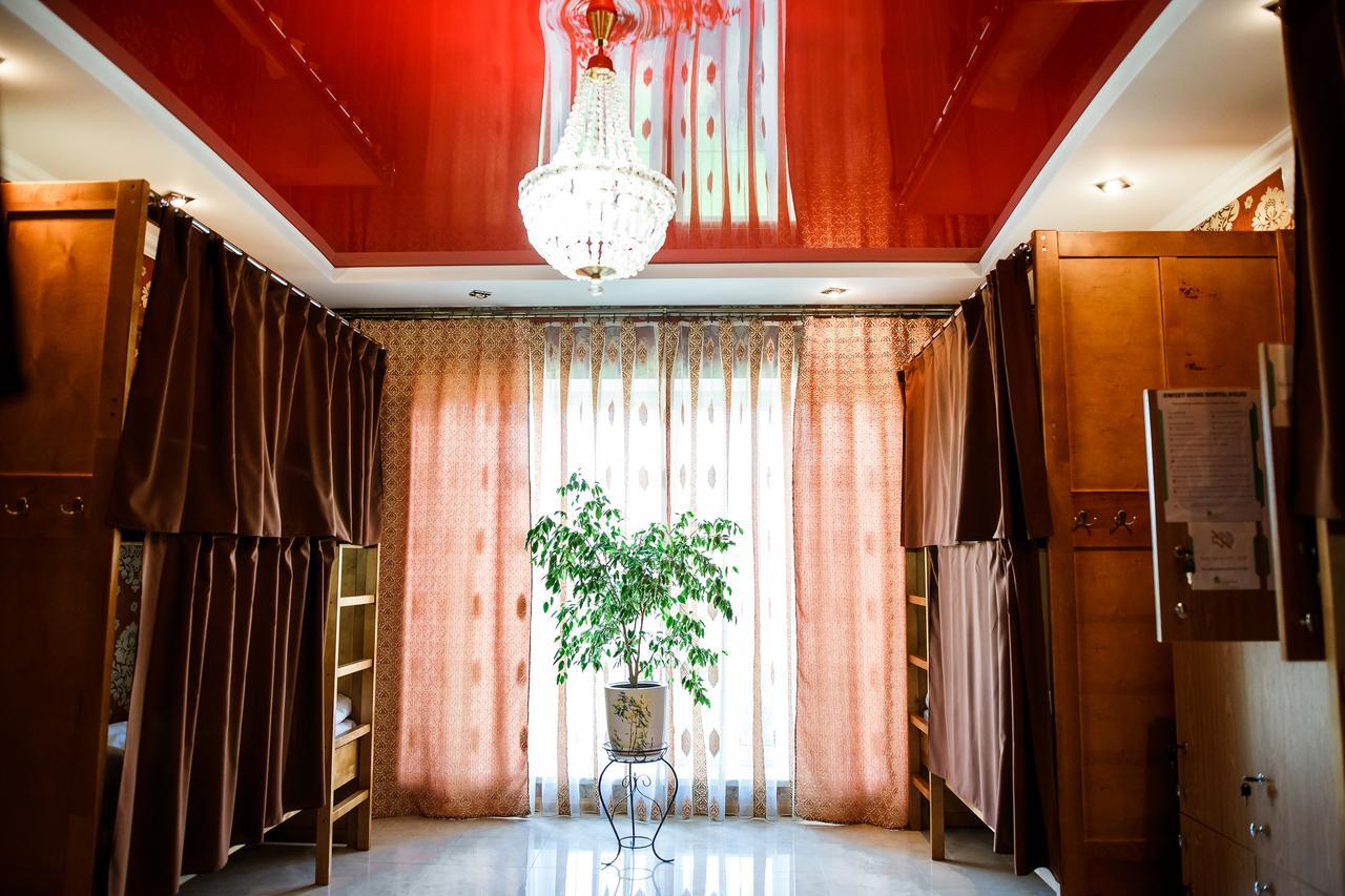 Sweet Home Hostel / Guest House Chernivtsi Exterior photo